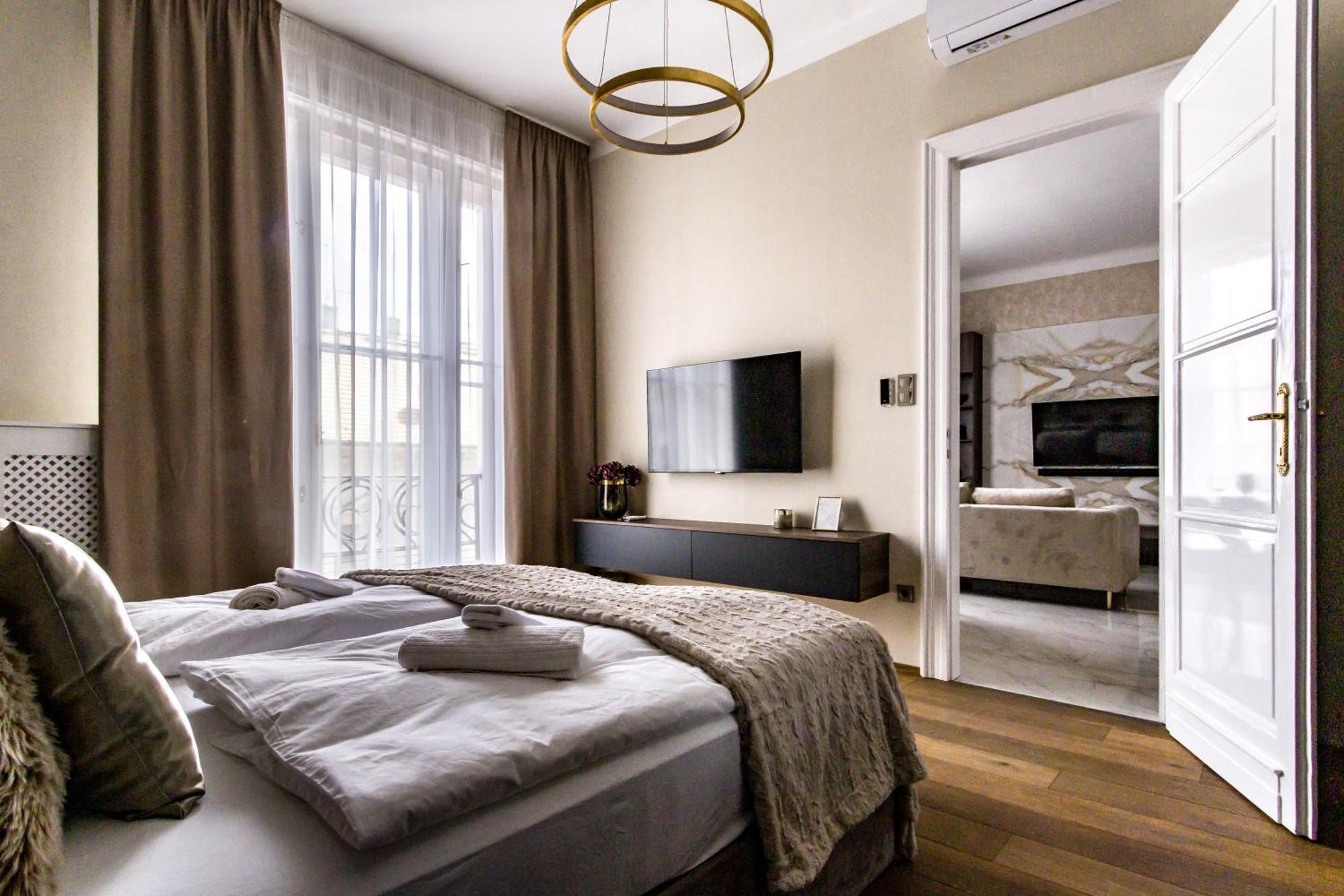 N16 Deluxe Apartment บูดาเปสต์ ภายนอก รูปภาพ