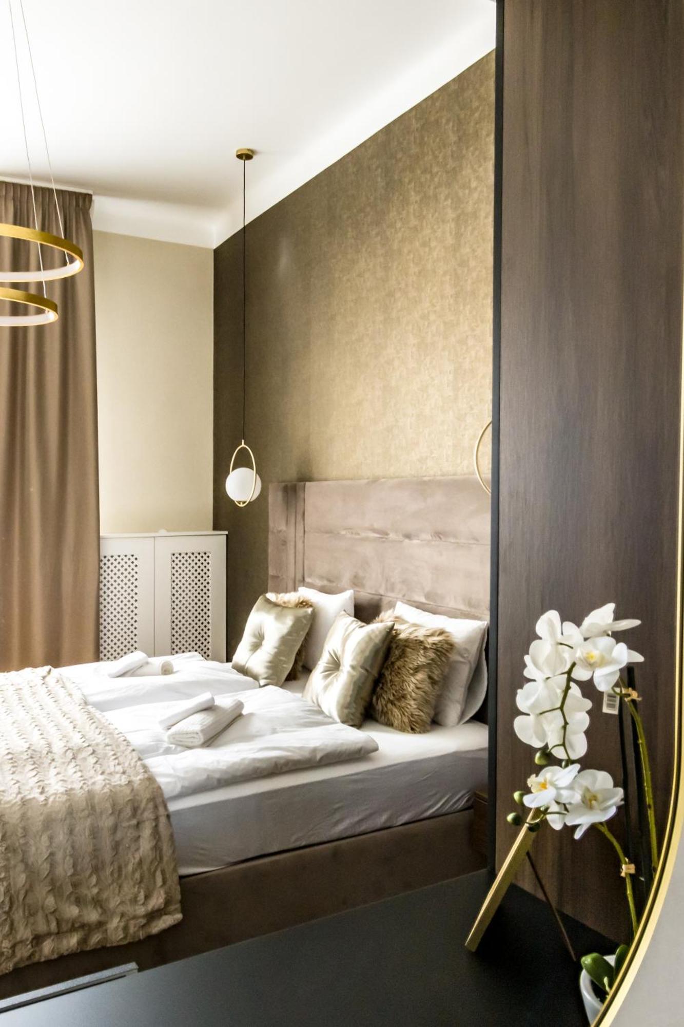 N16 Deluxe Apartment บูดาเปสต์ ภายนอก รูปภาพ